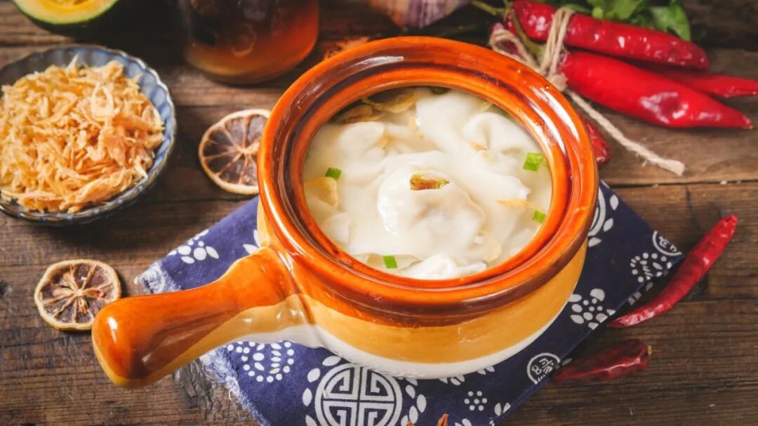 摄图网_501336896_瓦罐三鲜馄饨_(企业商用).jpg