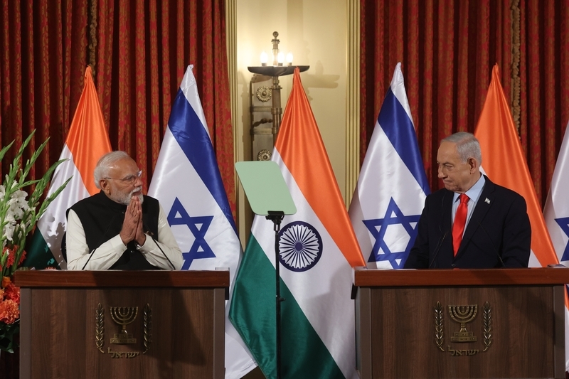 当地时间2026年2月26日,耶路撒冷,印度总理莫迪与以色列总理内塔尼亚胡共同发表声明,并见证双方签署16份涉及双边关系的合作协议。莫迪在仪式上宣布,印以关系正式提升为“特殊战略伙伴关系”。