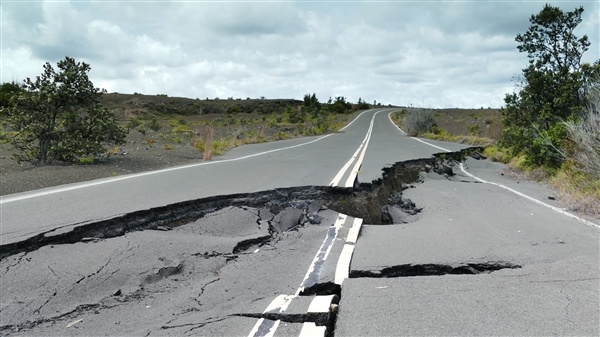 日本地震后海啸警报预计浪高3米 部分民众被要求立即避难逃生