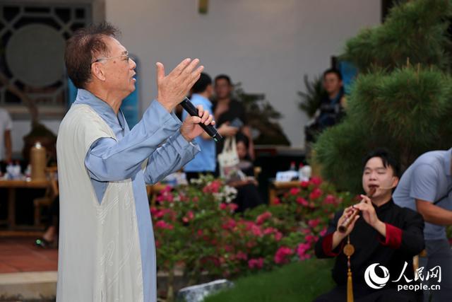 闽南语吟诵吟唱《水调歌头》。人民网记者 陈博摄