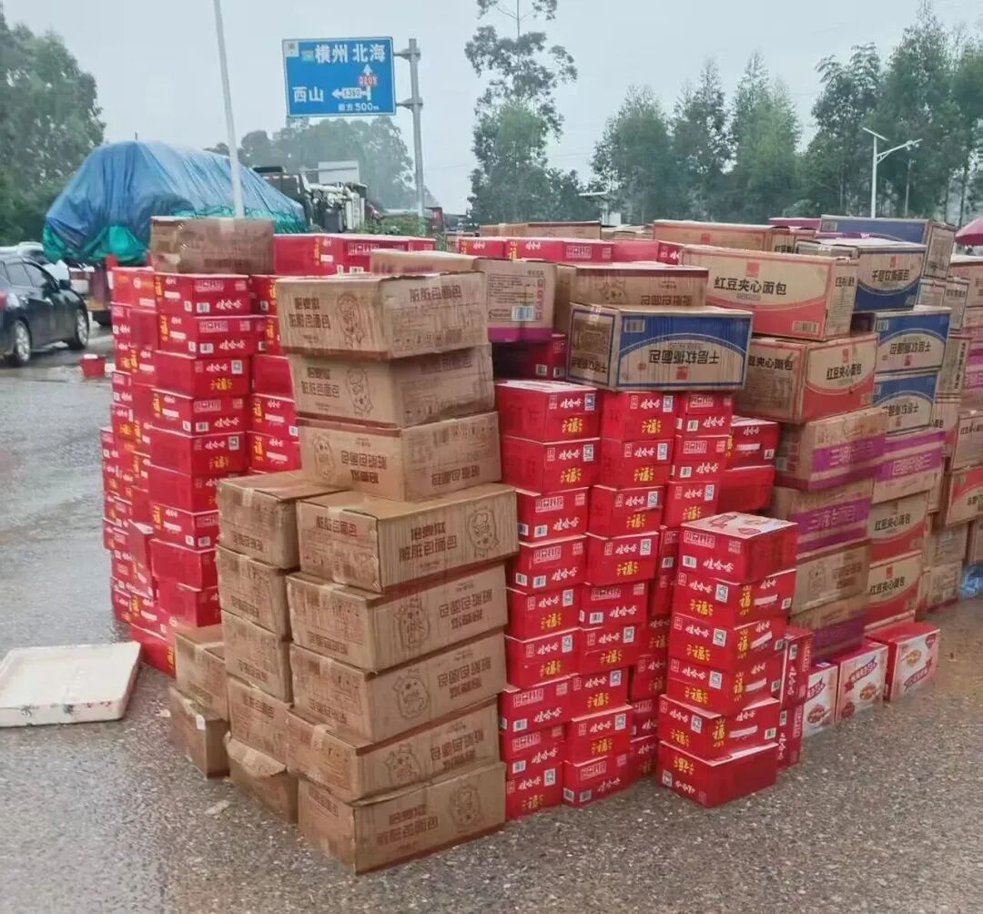 等待运送的物资 / 受访者供图