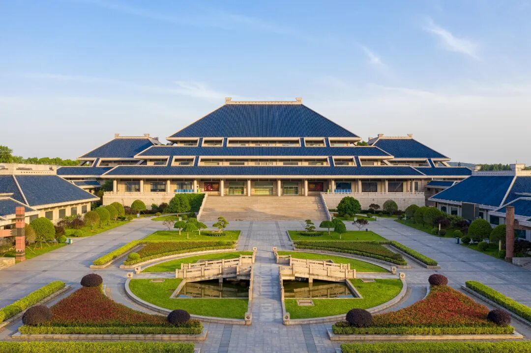 摄图网_501301827_湖北省博物馆建筑群_(企业商用).jpg