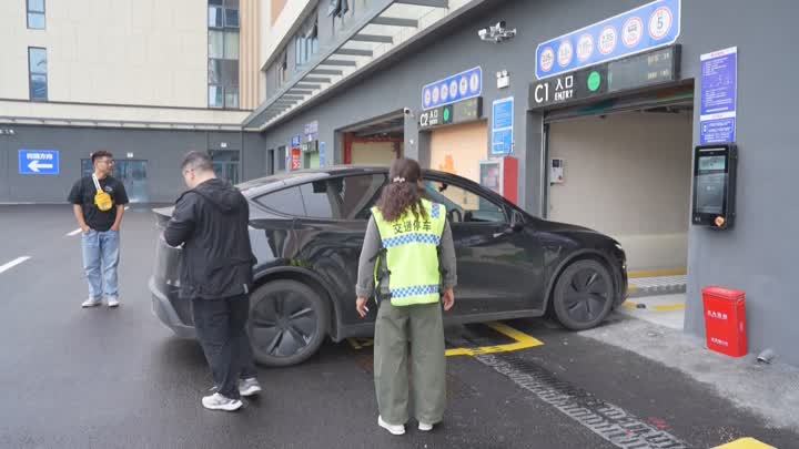 何园南智慧车库启用 出行游览“一键闭环”1.jpg