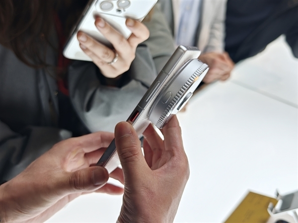 追觅首款旗舰手机亮相：造型奢华 黄金版价格超10万元