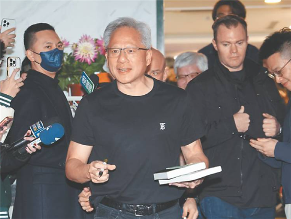 黄仁勋抵达中国台湾：英伟达史上最强“核弹”新品即将量产
