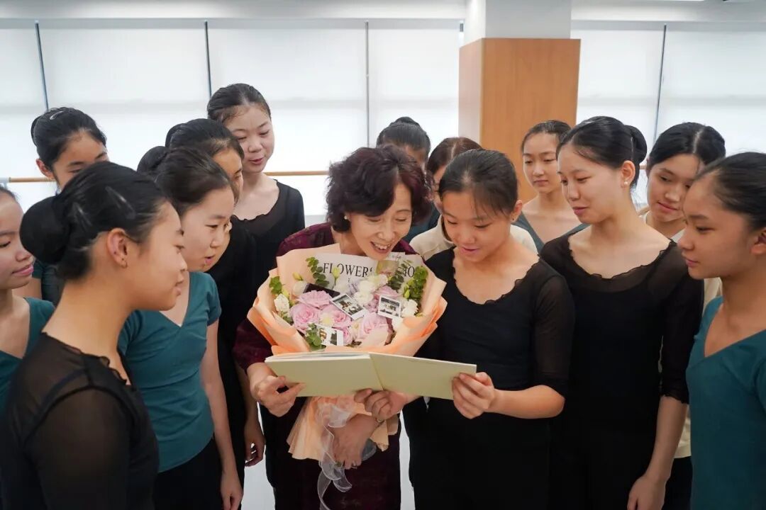 學生送上致謝禮物(圖8).jpg