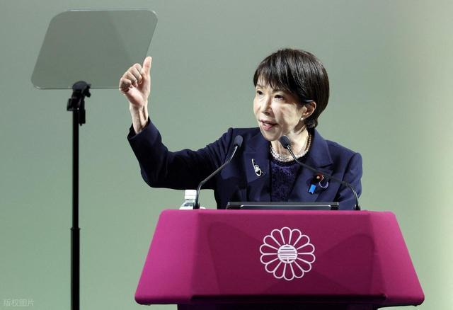 图| 当地时间2026年4月12日，日本东京，首相兼自民党总裁高市早苗在党大会上发表演讲