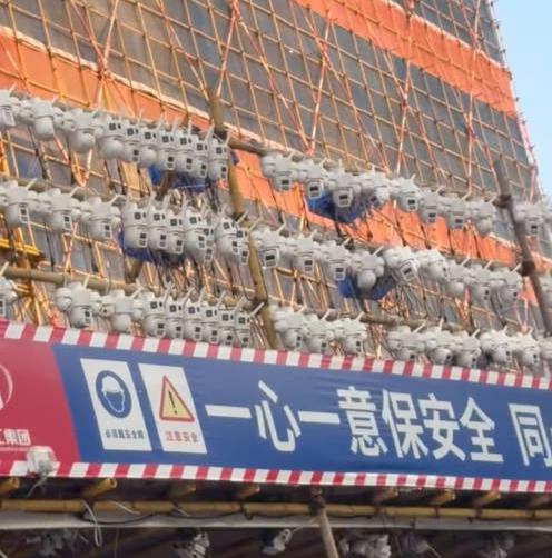 密密麻麻的摄像头 网络视频截图.jpg