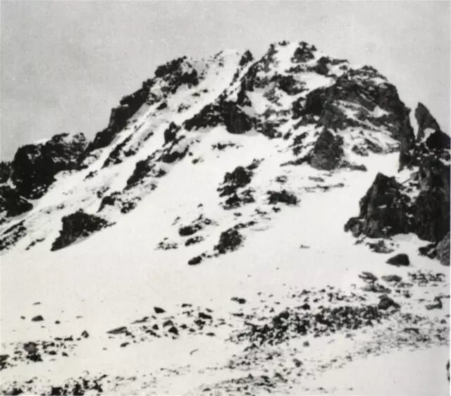 中央红军翻越的第一座雪山——川康边界的夹金山(资料图)