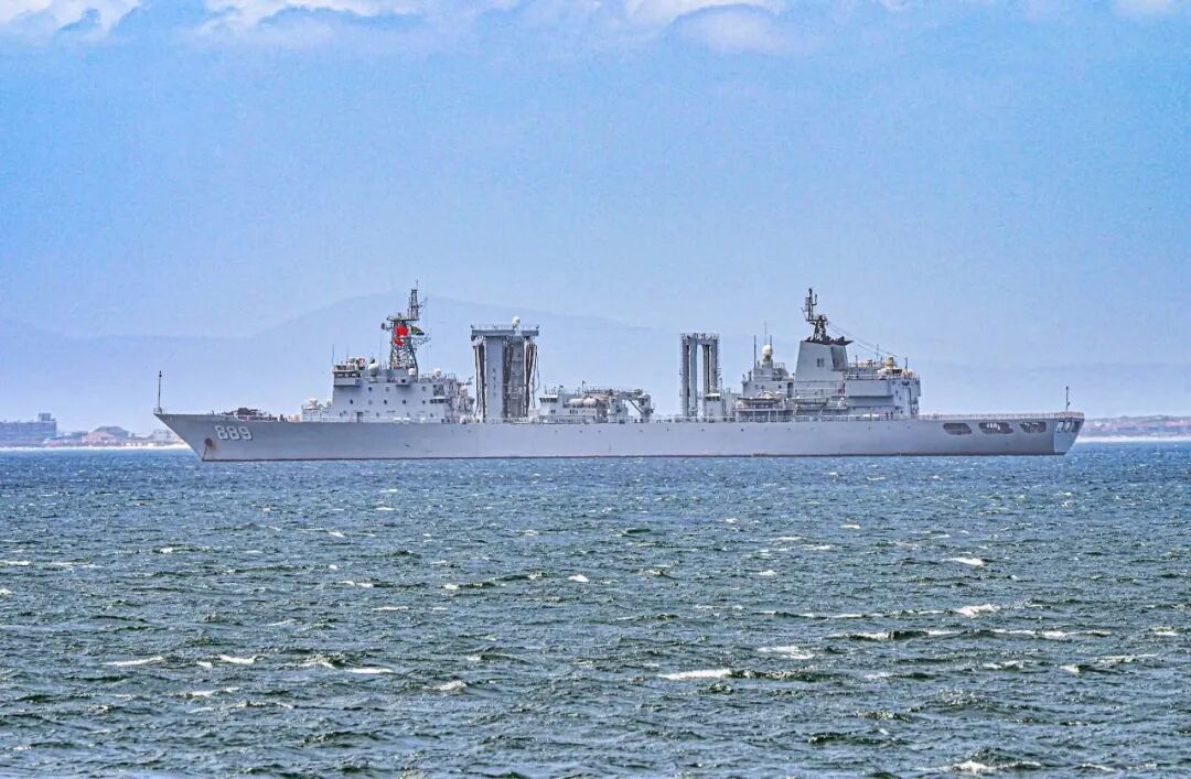 ◆中国海军903A型综合补给舰“太湖”号。