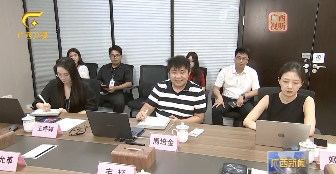 自治区主席调研微短剧和“95后”创始人交流(图3)