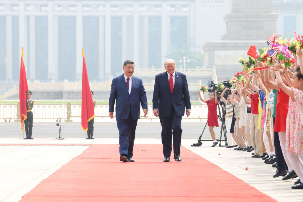 5月14日上午，国家主席习近平在北京人民大会堂同来华进行国事访问的美国总统特朗普举行会谈。会谈前，习近平在人民大会堂东门外广场为特朗普举行欢迎仪式。新华社记者 黄敬文 摄