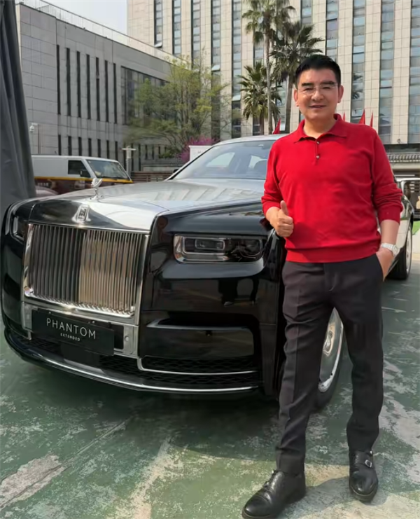 陈光标赠送张雪一台价值1300万的劳斯莱斯幻影:为国拼搏的人值得最高礼遇
