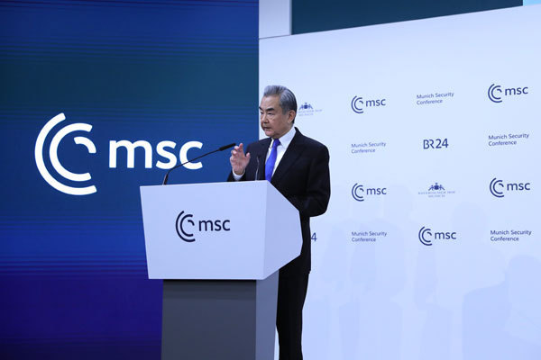 当地时间2026年2月14日,中共中央政治局委员、外交部长王毅出席慕尼黑安全会议,在“中国专场”发表题为《携手校准历史巨轮的正确航向》的演讲。 外交部 图