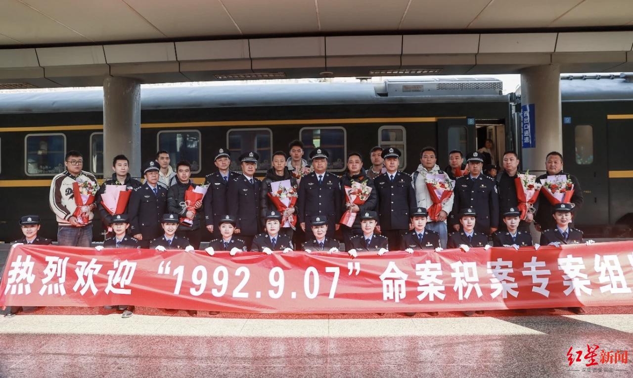 ▲欢迎专案组民警凯旋