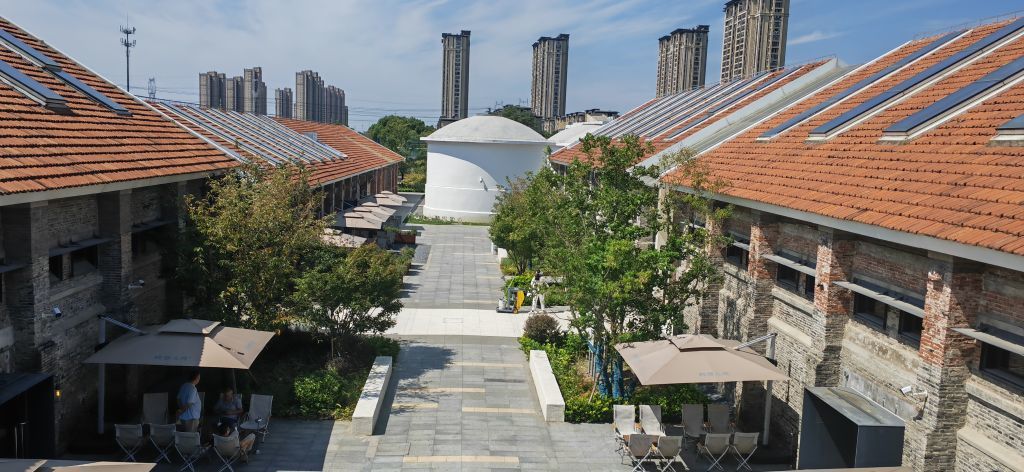 位于江苏昆山周市镇的陆杨粮仓外景。新华社记者潘晔 摄