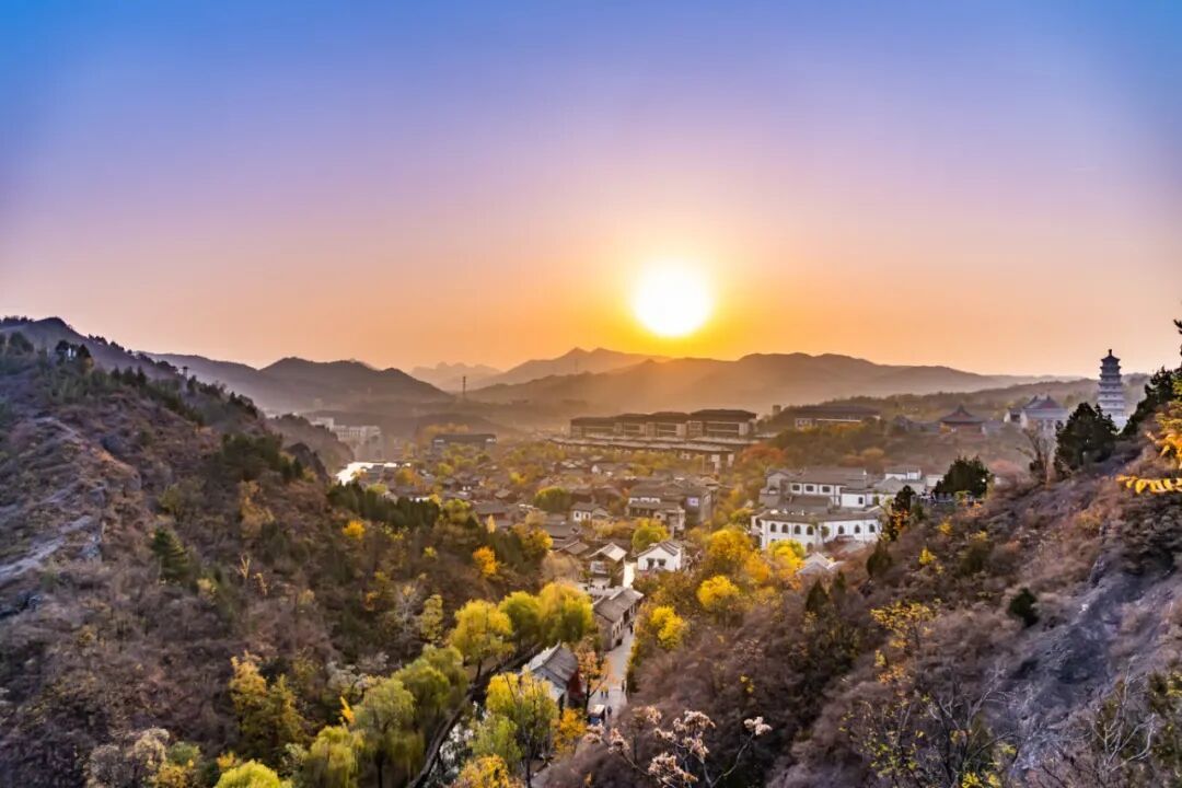 摄图网_507748489_唯美秋季北京5a景区古北_(企业商用).jpg
