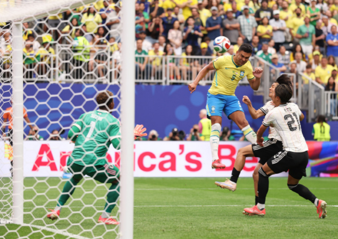 巴西中场卡塞米罗扳平比分瞬间 图/FIFA世界杯官微
