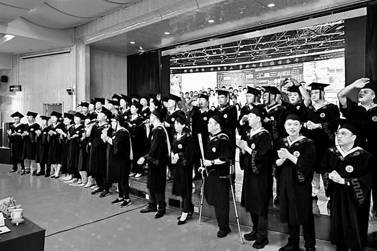 在学用结合中淬火成钢——走近中国劳动关系学院劳模本科班