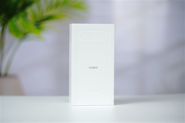 全球首款AI智能体手机！努比亚NaviX Ultra图赏