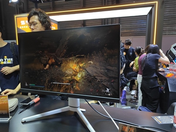 国产自研GPU从0到1破晓时刻!砺算首秀ChinaJoy:LX 7G100现场开跑黑神话