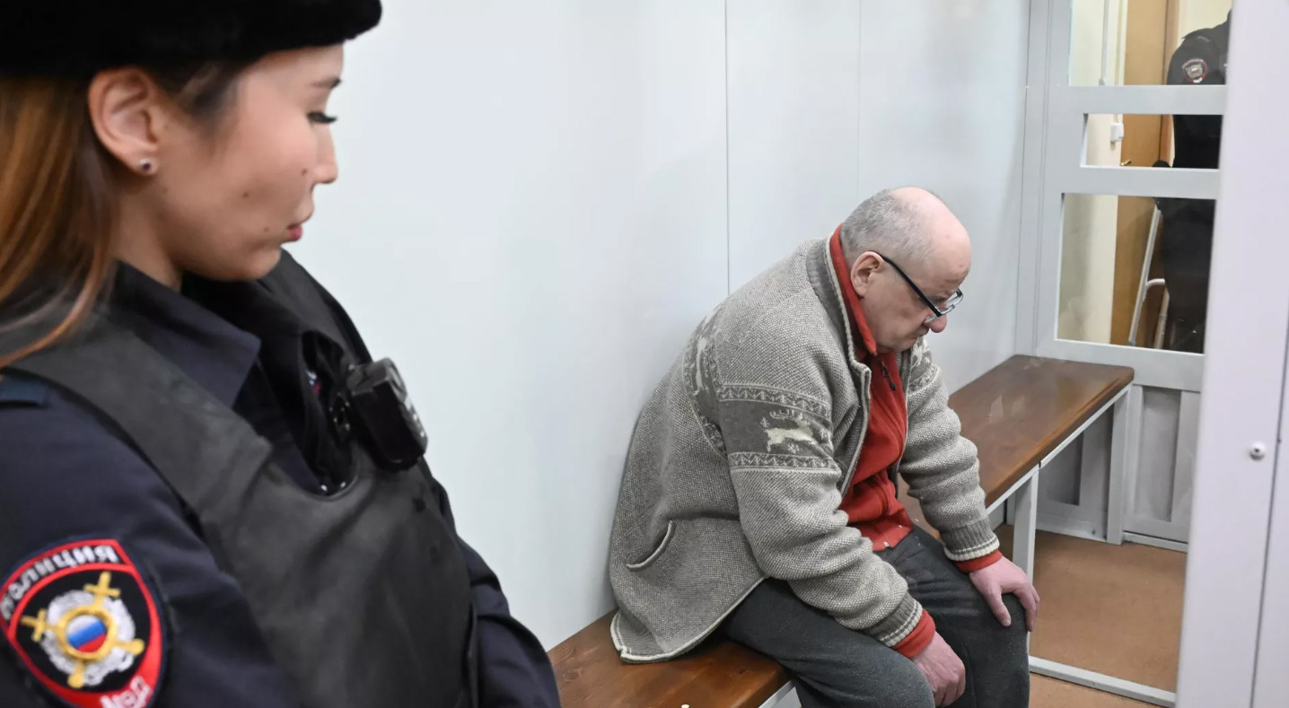 俄国防部前副部长波波夫(右)。 俄新社