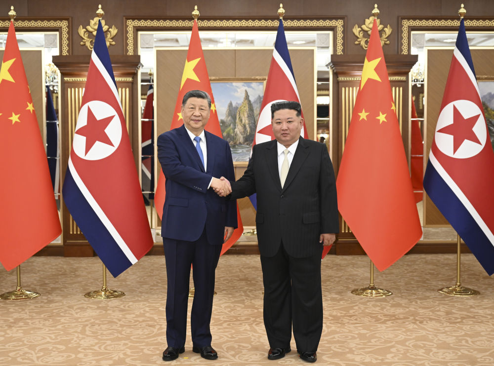 当地时间2026年6月8日下午，中共中央总书记、国家主席习近平在平壤锦绣山迎宾馆同朝鲜劳动党总书记、国务委员长金正恩举行会谈。新华社记者谢环驰摄