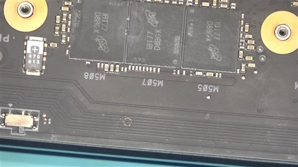 一颗螺丝钉毁掉RTX 3090！拧太深直接打穿PCB：换掉3个MOSFET才修好