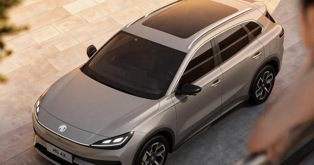 4S店挤满人,不聊屏幕聊质保,年轻人买车回归本质了-有驾