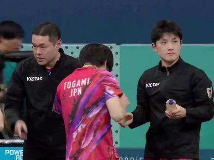 巴奥本子独有的清冷气质扑面而来