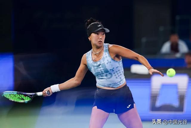 10月15日晚,2026武网女单第三轮,李吉妮6-1/7-6(1)曾丽美,首次打进WTA1000赛女单八强,将战斯瓦泰克