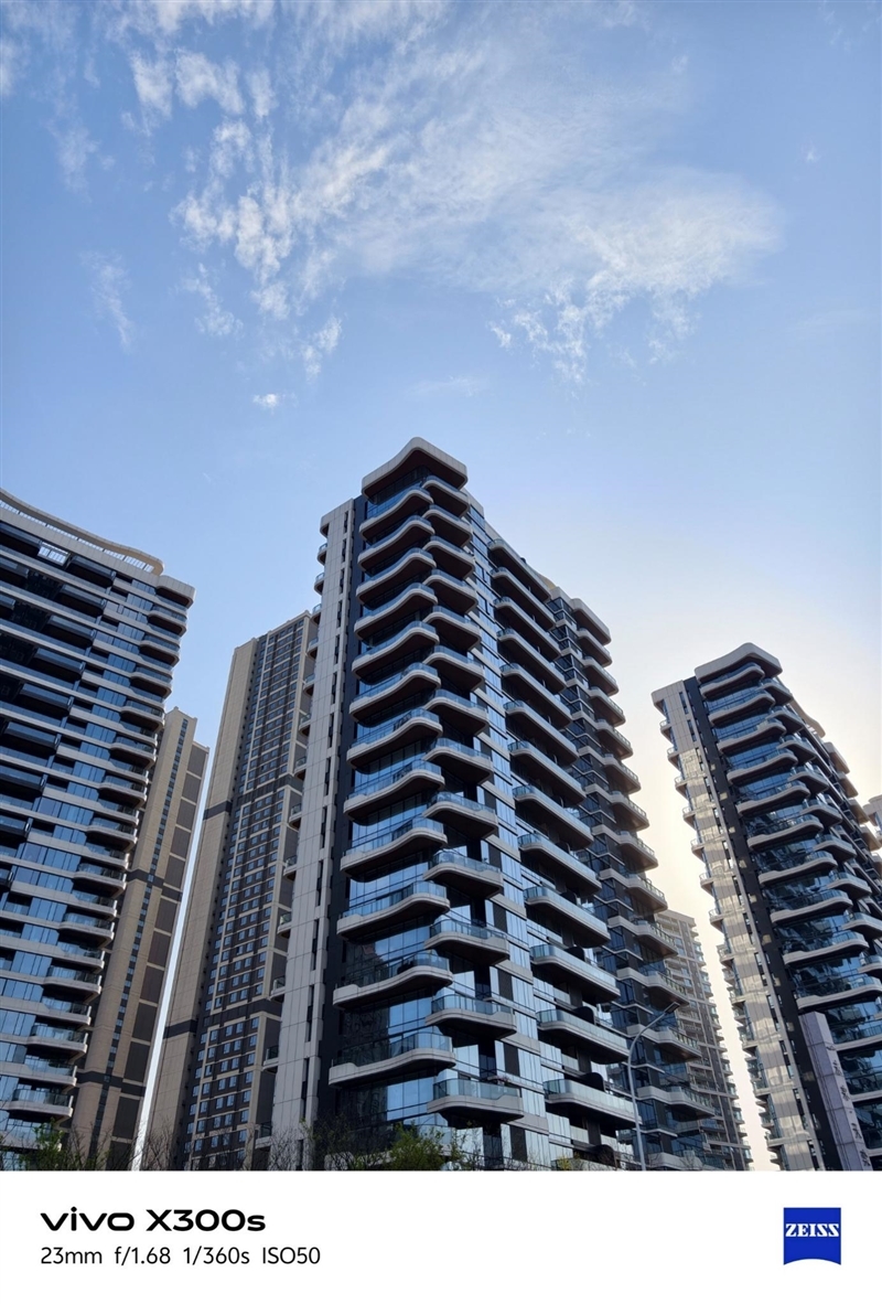 天玑9500搭配蔡司影像 vivo X300s手机全面评测:省心耐用的直屏主力机