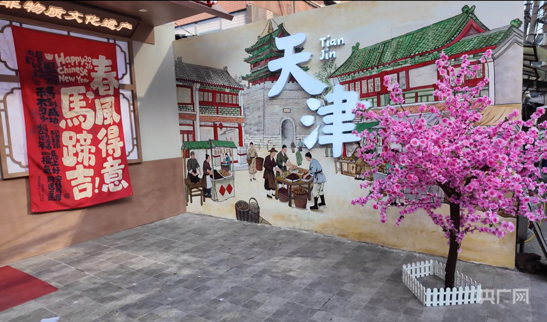 西北角商圈满是桃花元素(央广网记者 韩雨晨 摄)
