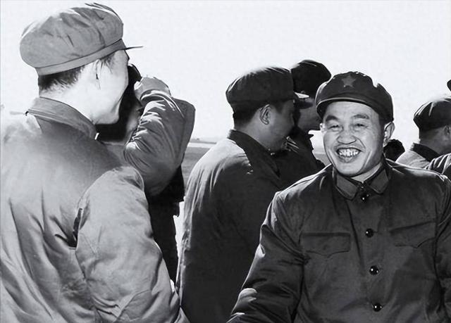 前排右一皮定均