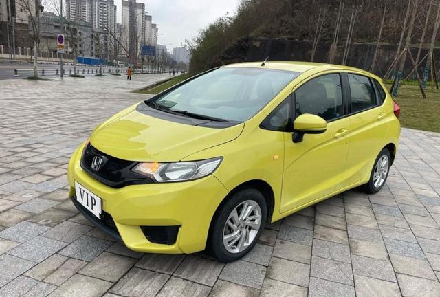 刚拿驾照想买二手车练手，纠结到底多少价位最合适？太贵了心疼花冤枉钱，便宜了又怕各种坑，今天直白聊聊真实经验和稳妥建议-有驾