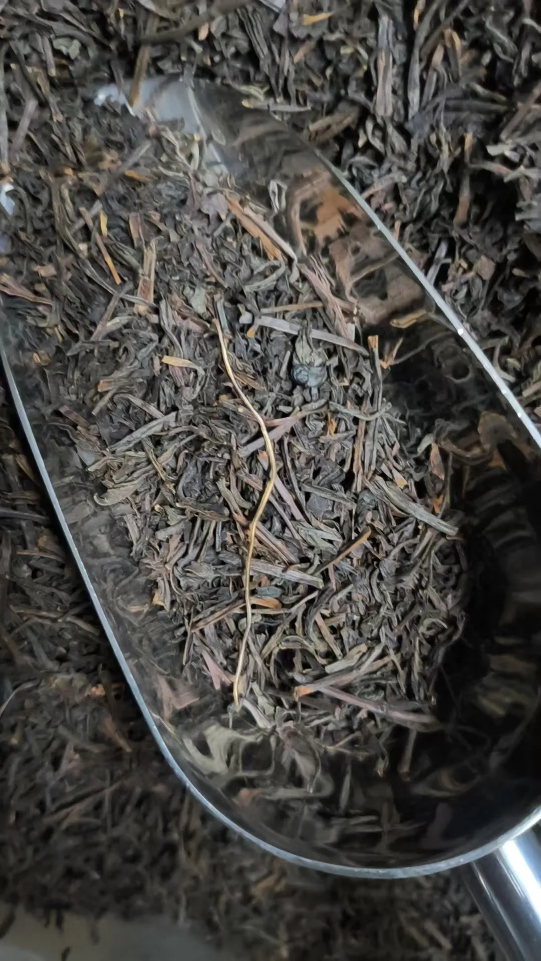 监管部门称茶叶含石子为合理异物 【一点点员工举报“茶叶含石头”,当事