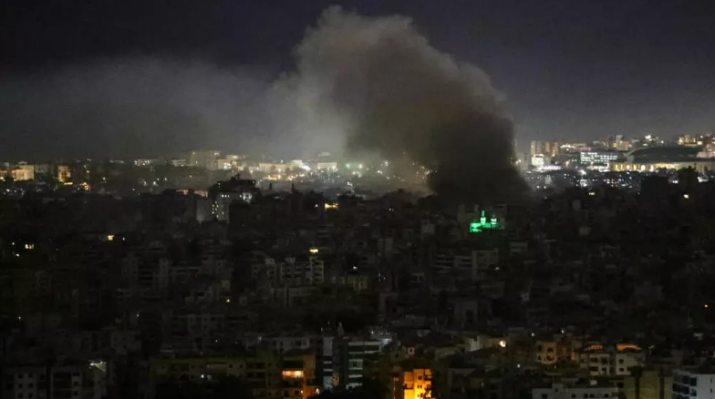 当地时间13日，以色列对贝鲁特发动空袭 图源：外媒报道配图