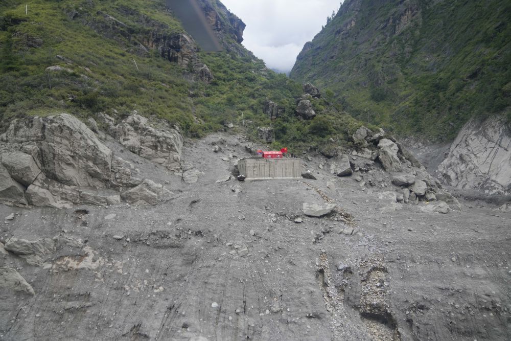 8月31日,核心区唯一可见的建筑物就是蓄水池。