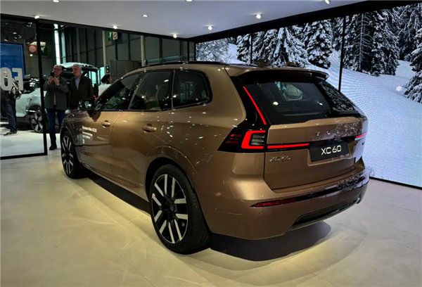 第三次改款升级!新款沃尔沃XC60实车亮相:综合续航达1240km