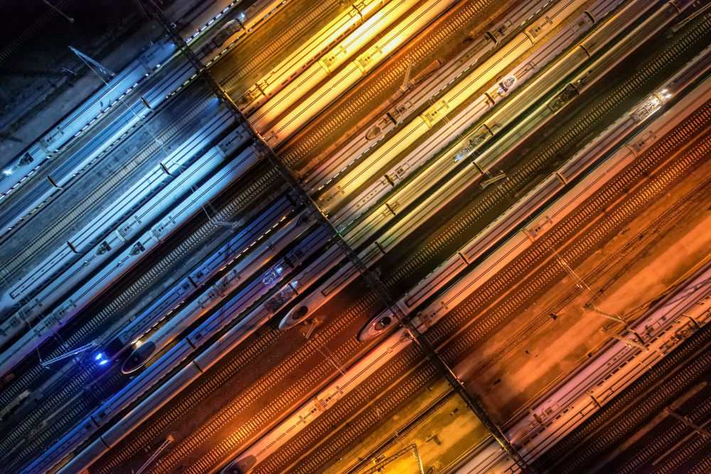 动车组列车停靠在贵阳北动车所内(2023年1月6日摄,无人机照片)。“十四五”期间,我国建成世界规模最大、先进发达的高速铁路网。