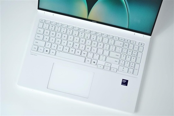 续航轻松超苹果MacBook!荣耀MagicBook Pro 16 2026图赏