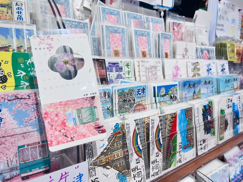 民园文创店内的产品（央广网记者 褚夫晴 摄）