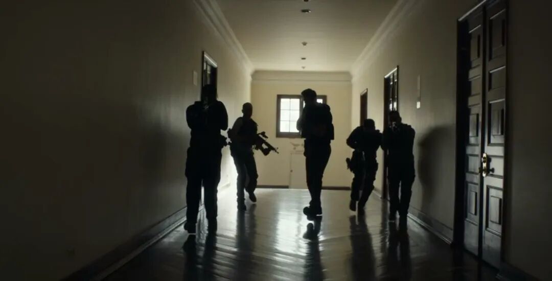 五人小队成功闯入总统府。(图/《杰克·莱恩2》)