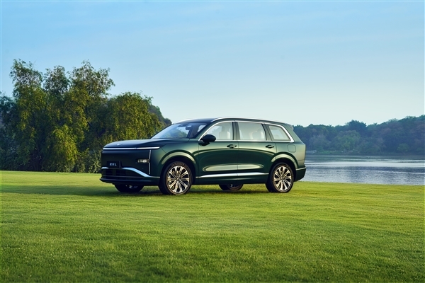 五菱再造亲民六座大车 星光L官图发布：配1.5L插混系统