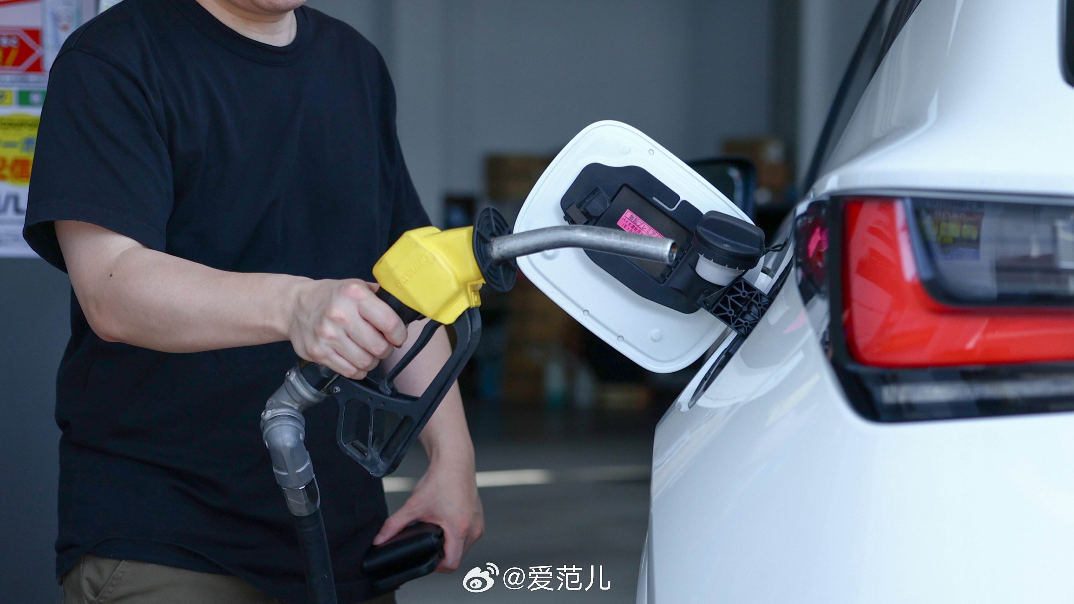 【全球纯汽油车份额首次跌破 50%】 #纯汽油车全球份额跌破50%#