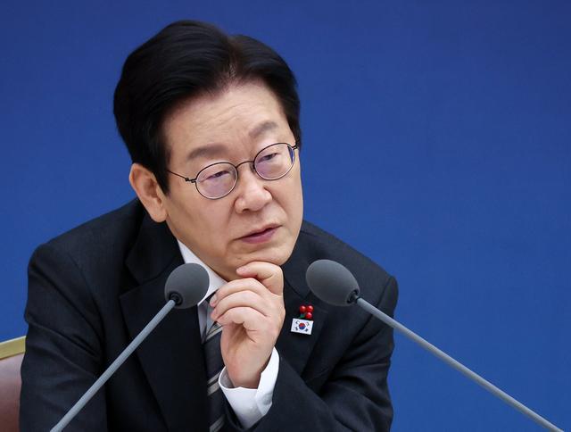 5万朝鲜兵杀进俄乌战场！泽连斯基喊话韩国求援，这回踢到铁板了