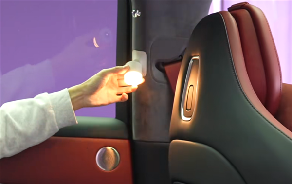 全新问界M6内饰解禁：整车10磁吸点位 副驾灵感橱窗创意太绝