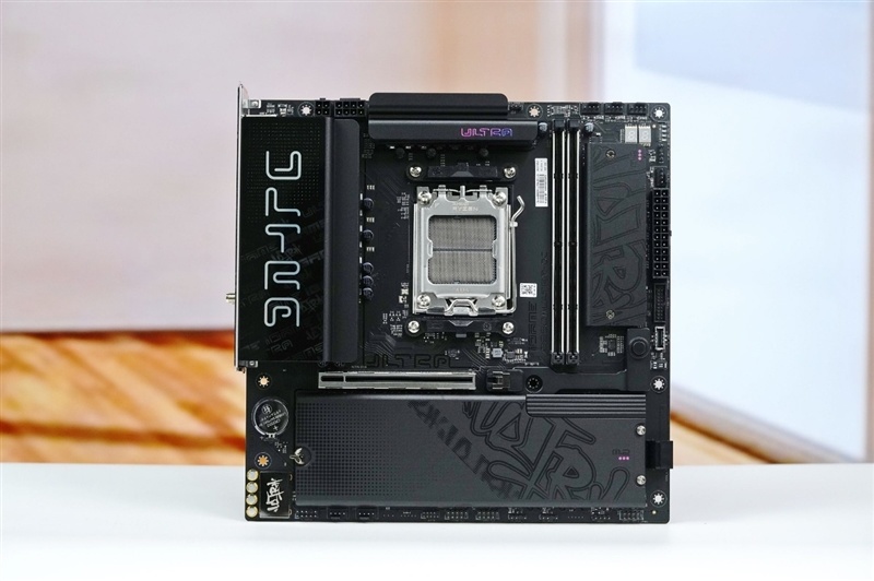 超乎意想的千元级电竞主板！七彩虹iGame B850M Ultra-OC V14主板评测
