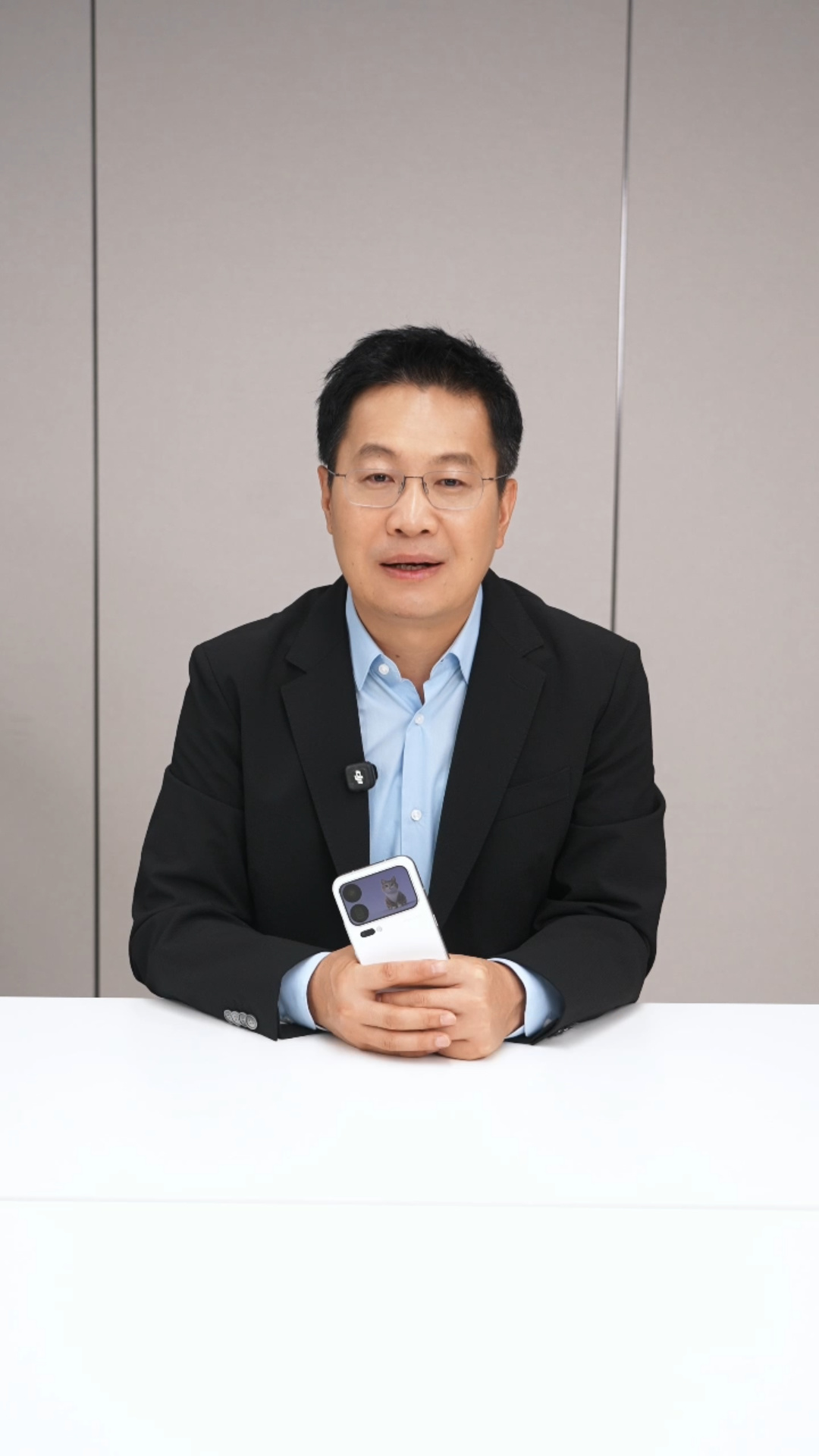 【#小米18Pro真机首曝# 】9月16日,小米集团合伙人、总裁@卢