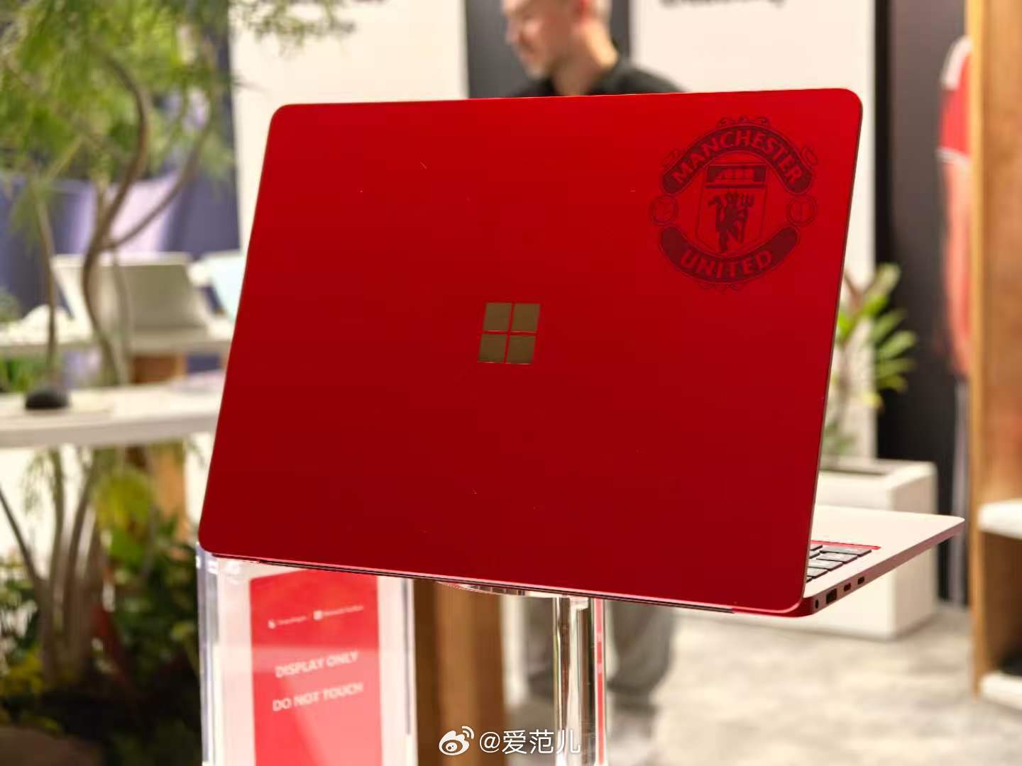 【新 Surface 换上 X2 Plus,还有一台「曼联红」特别版